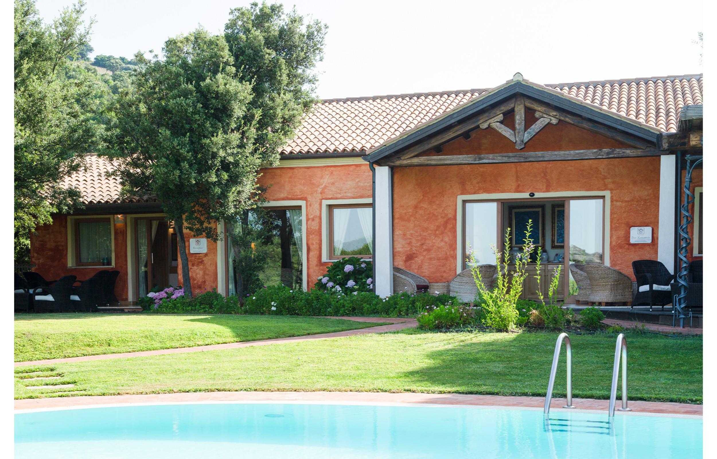 Hotel Aldiola Country Resort Sant'Antonio di Gallura Exterior photo