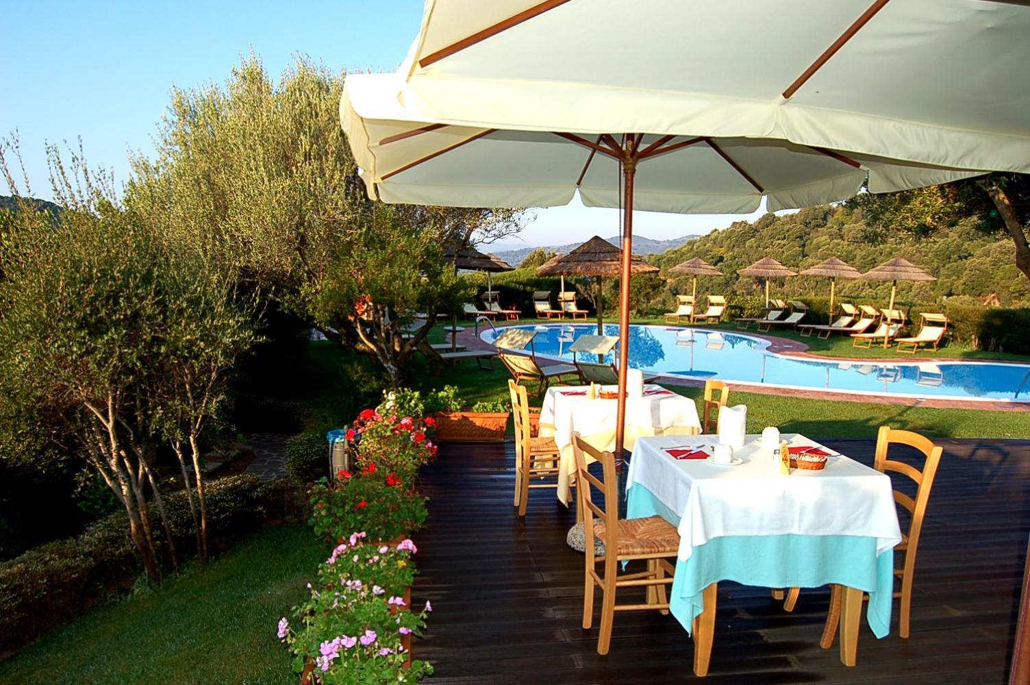 Hotel Aldiola Country Resort Sant'Antonio di Gallura Exterior photo
